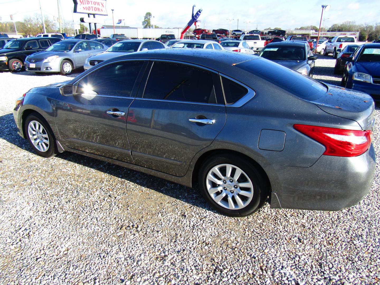 2017 Gray Nissan Altima 2.5 S (1N4AL3APXHC) with an 2.5L L4 DOHC 16V engine, Automatic transmission, located at 15016 S Hwy 231, Midland City, AL, 36350, (334) 983-3001, 31.306210, -85.495277 - Photo#5